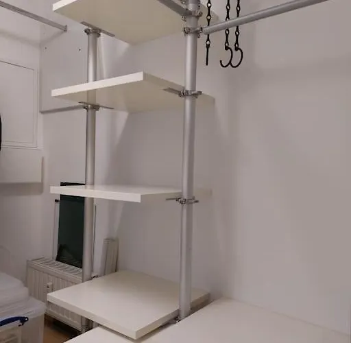 Moderne Dachgeschosswohnung Mit Garten, Pool, Balkon 아파트 *