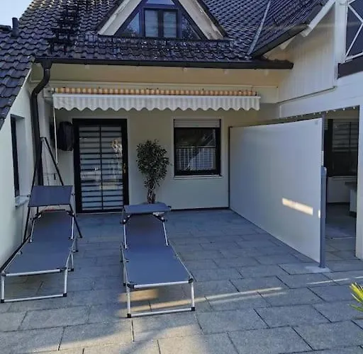 Moderne Dachgeschosswohnung Mit Garten, Pool, Balkon * Maineck