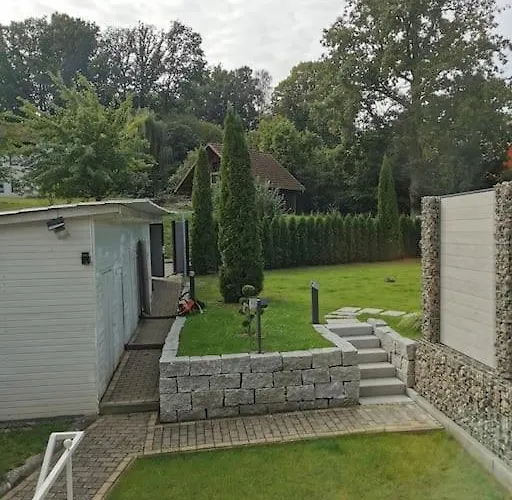 아파트 Moderne Dachgeschosswohnung Mit Garten, Pool, Balkon