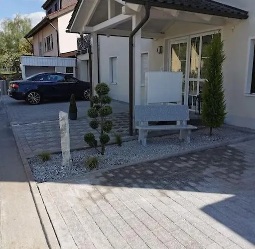 아파트 Moderne Dachgeschosswohnung Mit Garten, Pool, Balkon Maineck