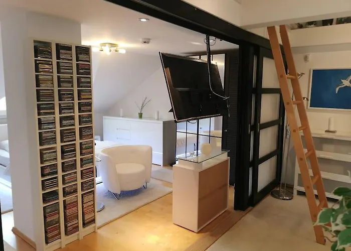 Moderne Dachgeschosswohnung Mit Garten, Pool, Balkon 아파트 *