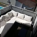 Moderne Dachgeschosswohnung Mit Garten, Pool, Balkon Appartamento