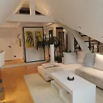 Appartamento Moderne Dachgeschosswohnung Mit Garten, Pool, Balkon Maineck