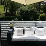 Moderne Dachgeschosswohnung Mit Garten, Pool, Balkon Maineck